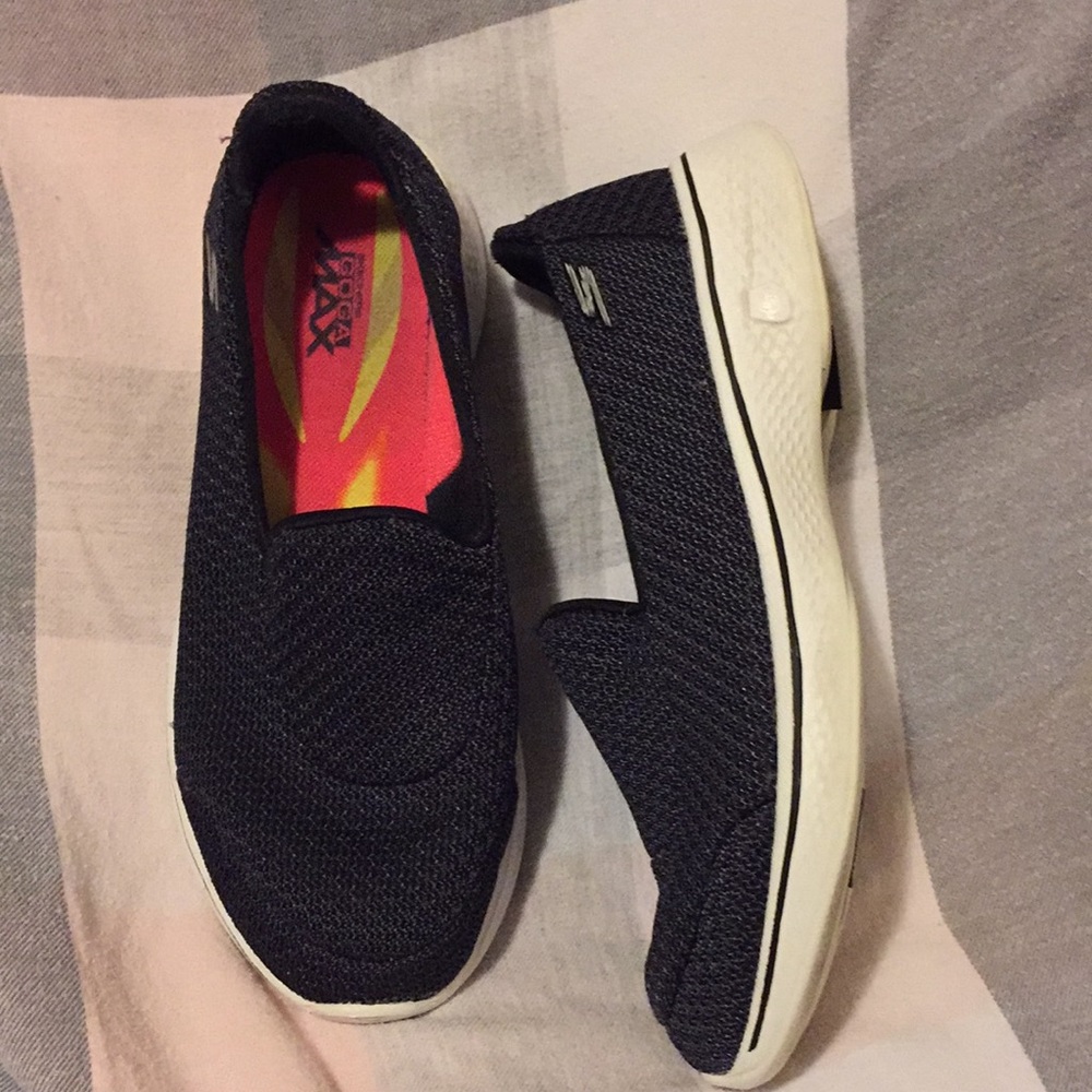 SALE😂Skechers Slip-ons